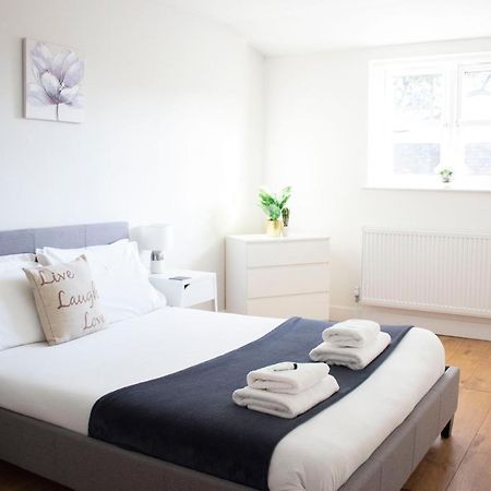 Large Ground Floor Pet Friendly 2 Bedroom Apartment with FREE Parking Loughborough Buitenkant foto