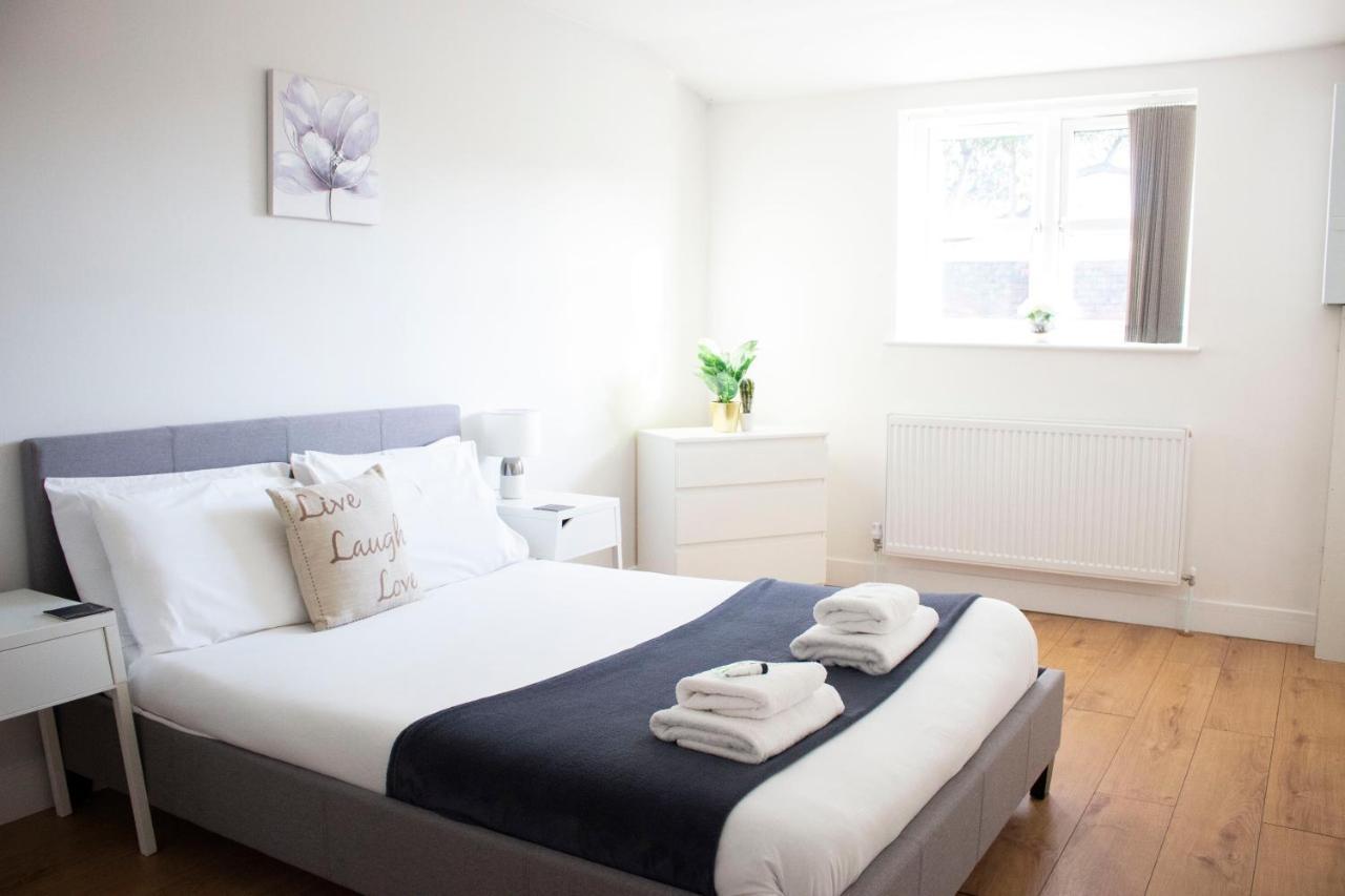 Large Ground Floor Pet Friendly 2 Bedroom Apartment with FREE Parking Loughborough Buitenkant foto
