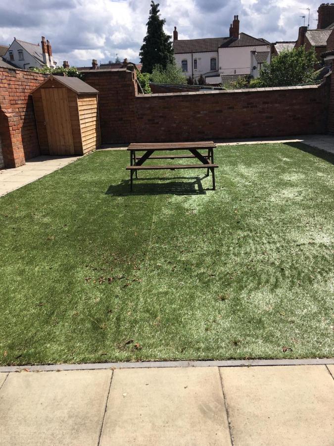 Large Ground Floor Pet Friendly 2 Bedroom Apartment with FREE Parking Loughborough Buitenkant foto